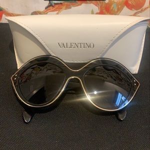 Beautiful black and gold Valentino sunnies